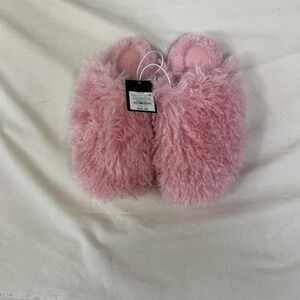 Super soft pink faux fur slippers